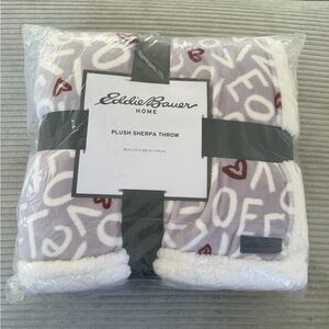 Eddie Bauer Plush Sherpa Throw - White and Red
